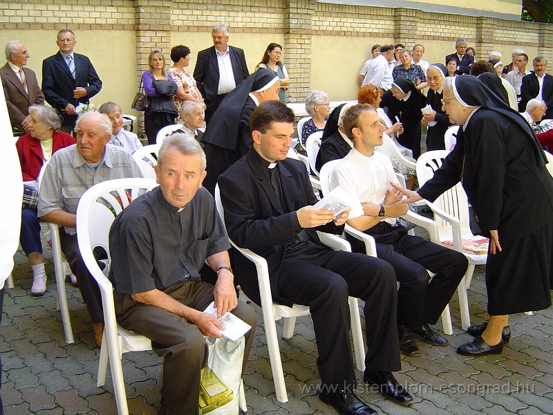 2008-07-26_Isteni_Megvaltorol_Nevezett_Noverek_fogadalom_tetele_Bp-en_07.jpg